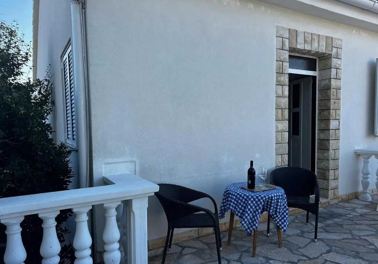 Apartments With A Parking Space Vlasici, Pag - 4139 0*, Vlasici